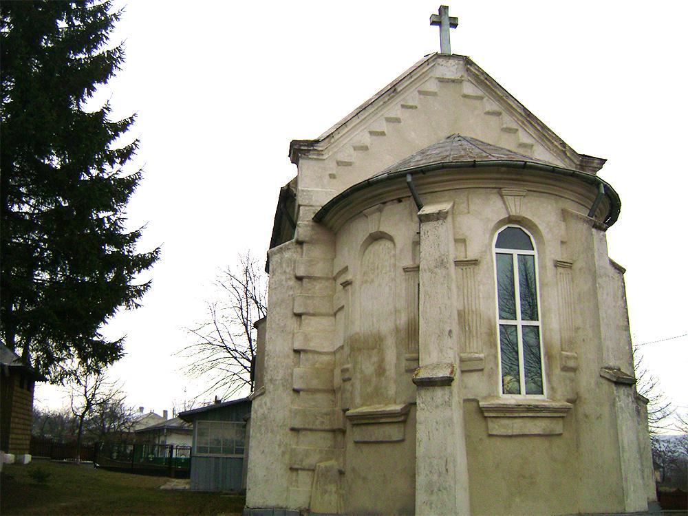 Exteriorul bisericii