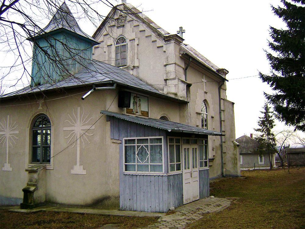 Exteriorul bisericii